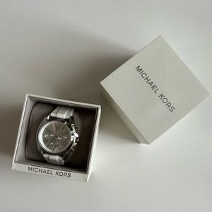 NWOT Michael Kors Bradshaw Silver Dial Chronograph Watch